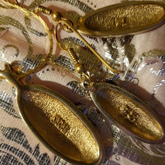 🔴FREEw/Bundle!🔴Vintage Maroon Gemstone Gold Tone Necklace/Earring Set Monet - Picture 4 of 4